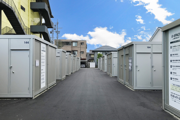 屋外型 ルーム前に車を停めて作業OK！